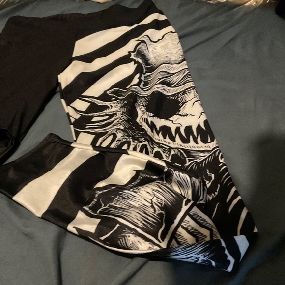 Jack Skellington  Halloween   Leggings . NWT  SIZE  XL .. - Picture 6 of 8